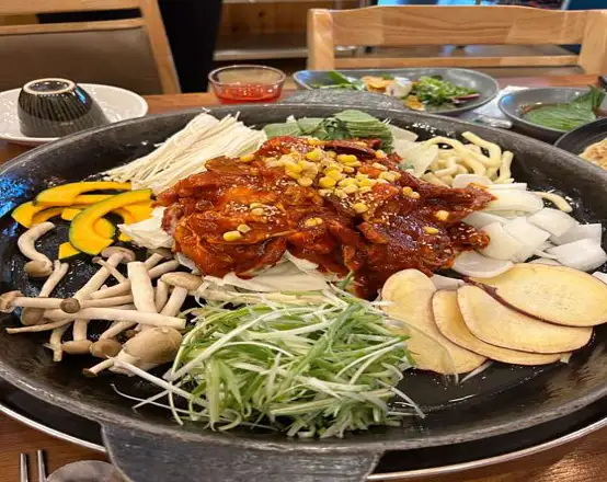 마녀의닭갈비 수완지구점